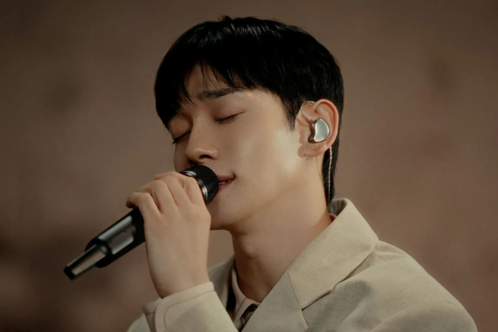 Lirik "Love You", Suara Adem Chen EXO di Alunan Lagu Ballad