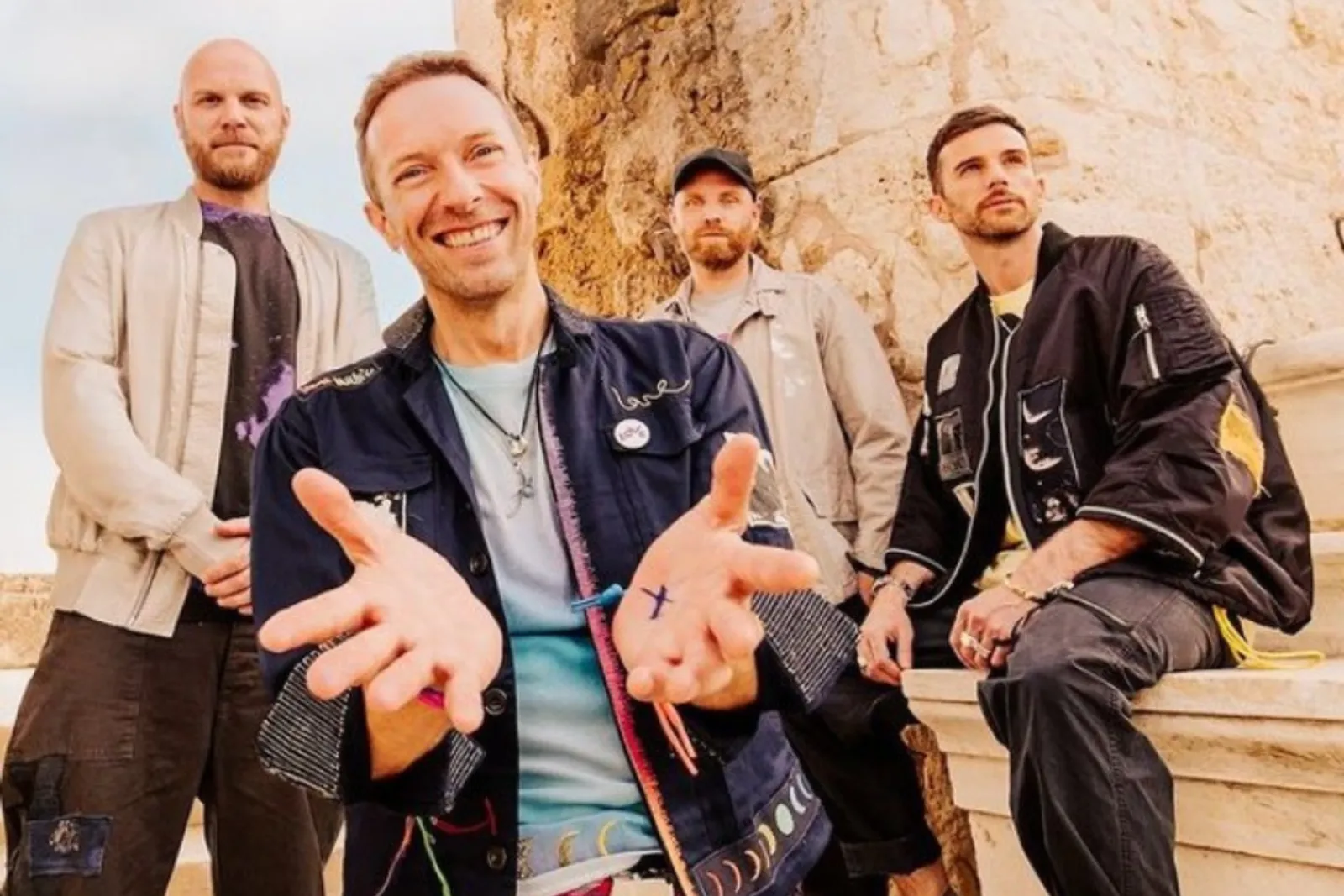 Fakta Album 'Moon Music', Coldplay Buat Vinyl Dari Limbah Plastik