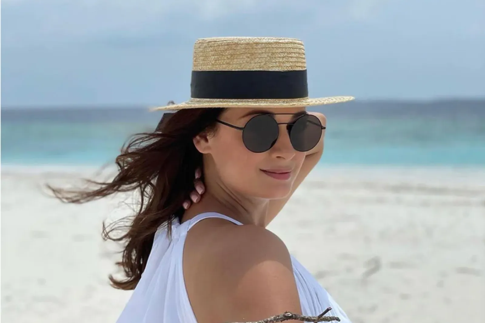 6 Model Topi Pantai Perempuan yang Stylish dan Kekinian