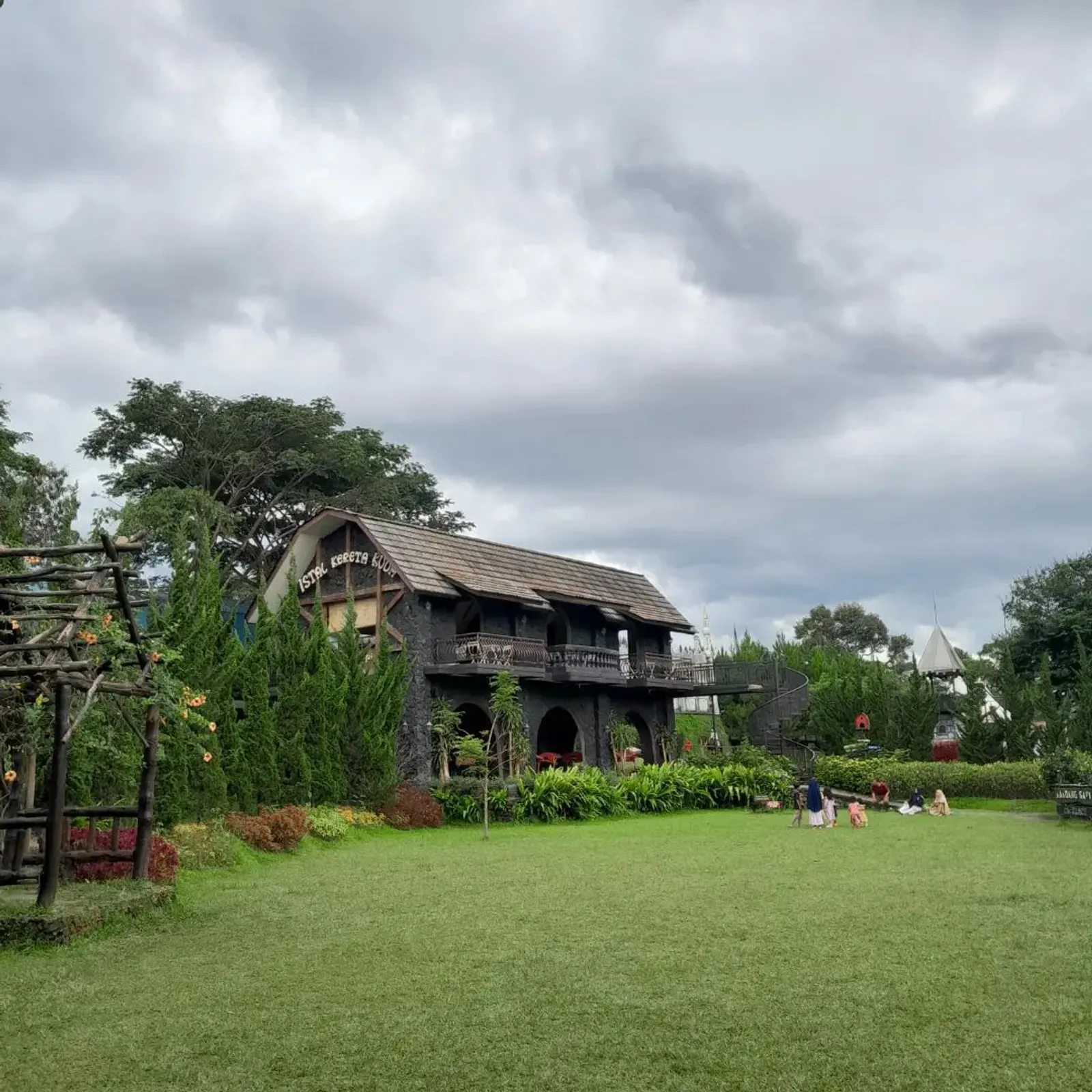 10 Wisata Puncak Bogor untuk Liburan Seru bareng Orang Tersayang