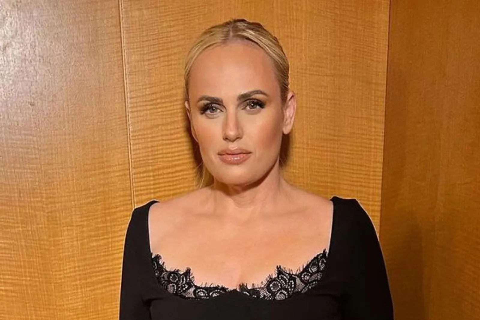 Makeup Look A la Rebel Wilson, Memukau Sekaligus Elegan