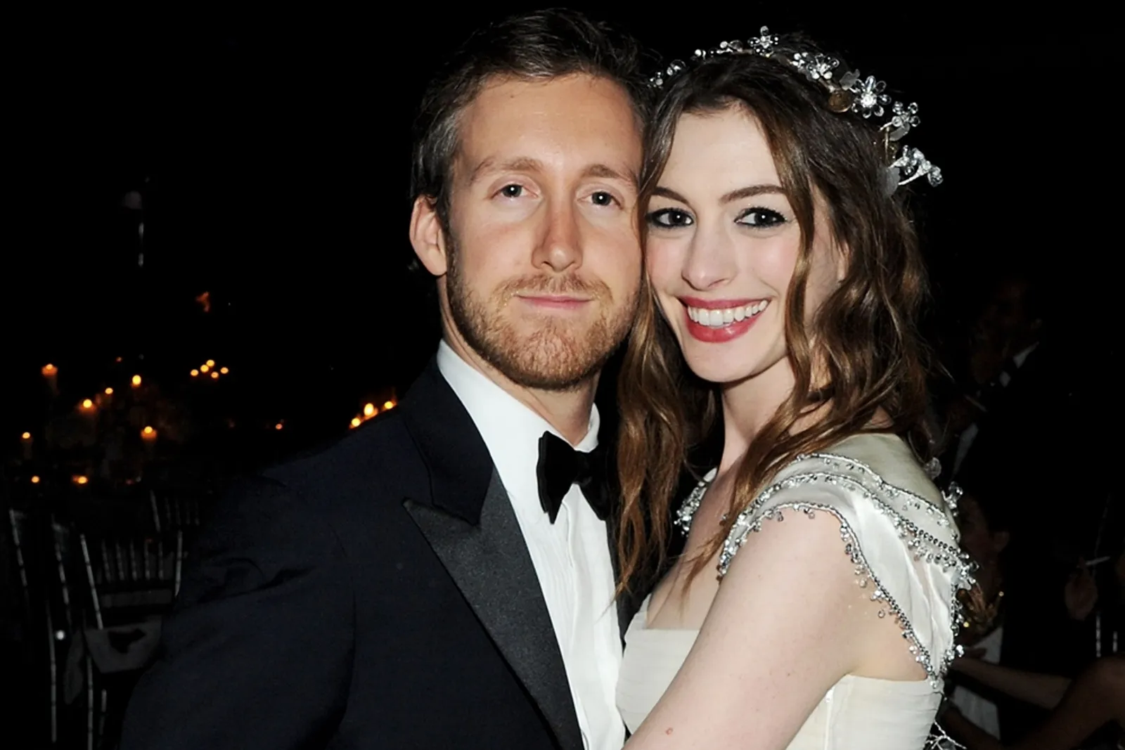 8 Potret Perjalanan Cinta Anne Hathaway dan Adam Shulman