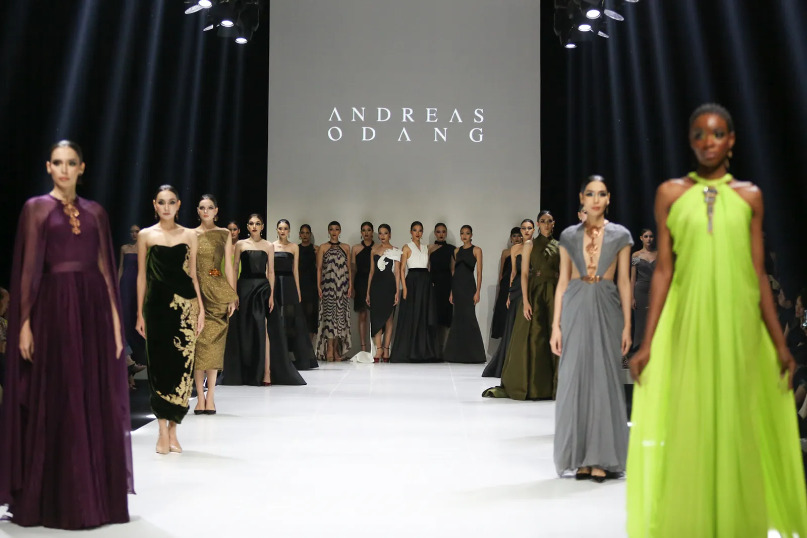 6 Desainer Tampilkan Karya Terbaik di The Langham Fashion Soirée