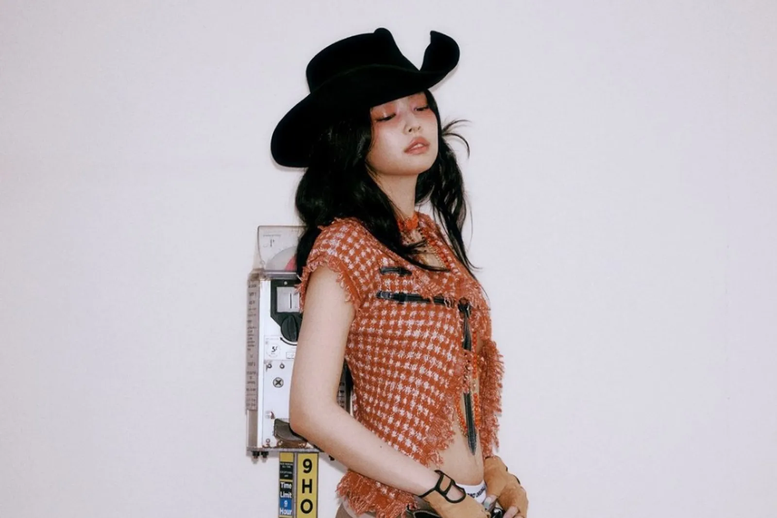 Jennie Gaungkan Girl Power Lewat Lirik Lagu "Mantra"