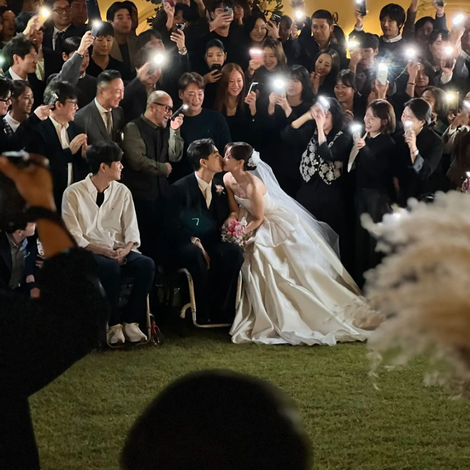 So Sweet! Intip 7 Momen Pernikahan Song Ji Eun dan Park We