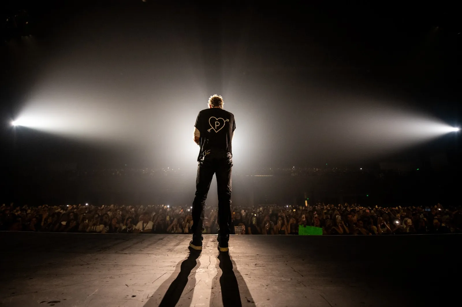 8 Momen Tak Terlupakan di Konser LANY Jakarta yang Bikin Fans Histeris