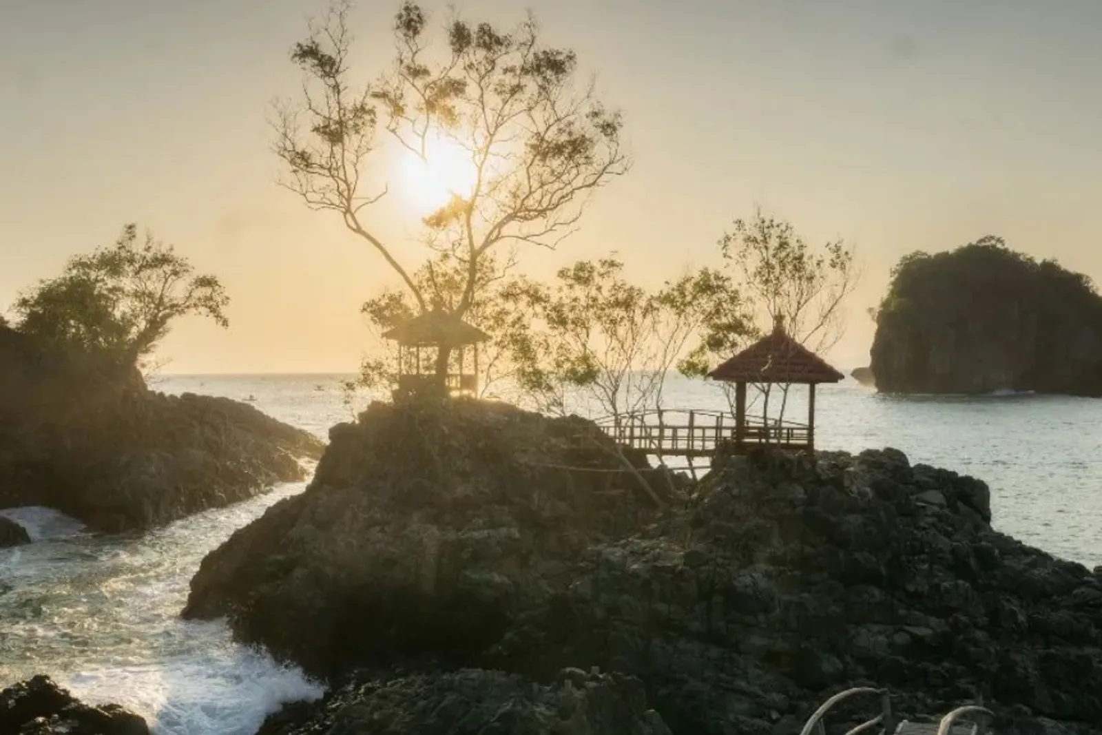 Pantai Kuyon Trenggalek: Lokasi, Rute, dan Daya Tariknya