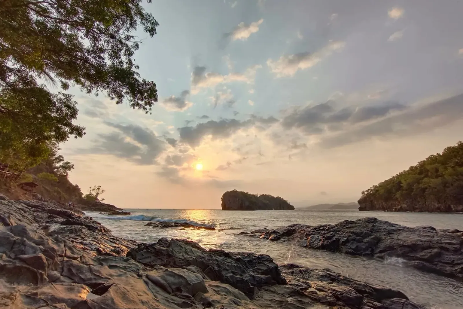 Pantai Kuyon Trenggalek: Lokasi, Rute, dan Daya Tariknya