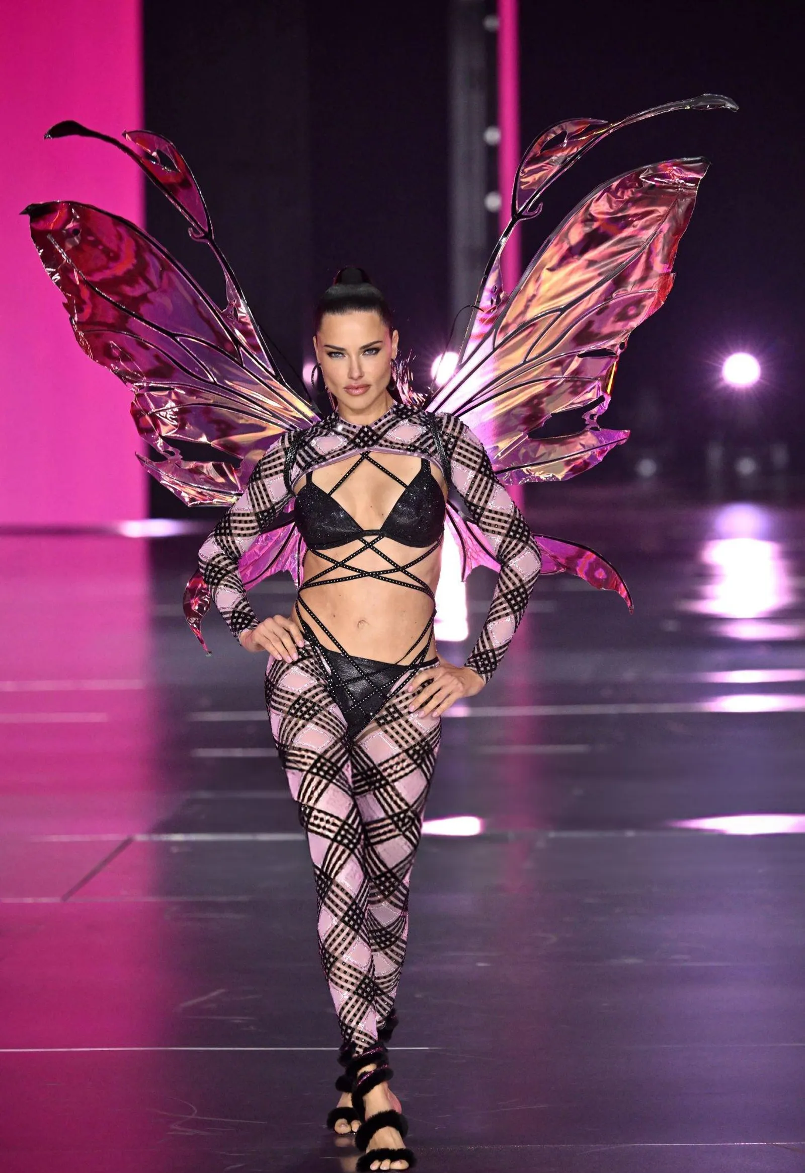 9 Momen Ikonik di Panggung Victoria’s Secret Fashion Show 2024