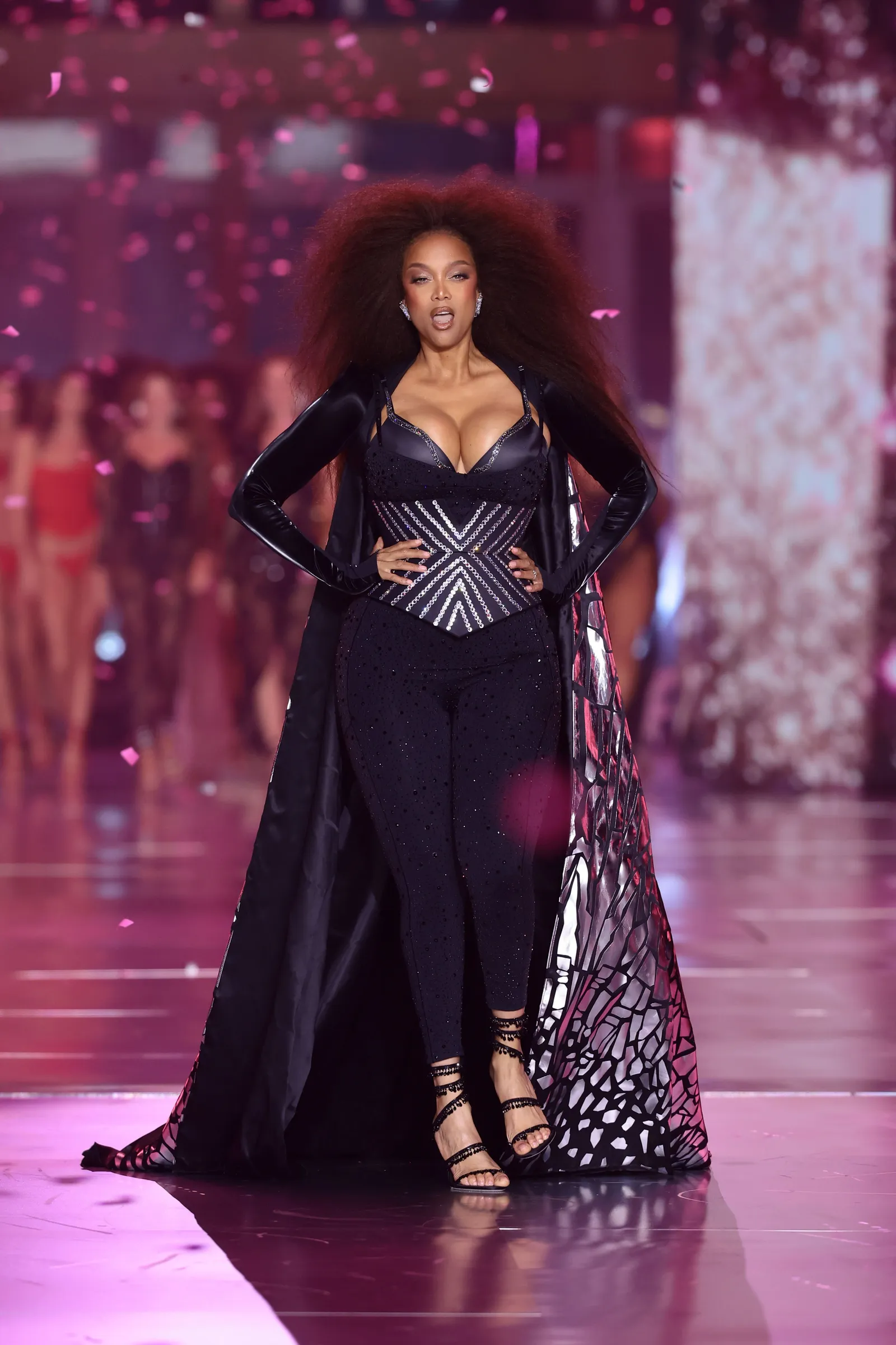 9 Momen Ikonik di Panggung Victoria’s Secret Fashion Show 2024