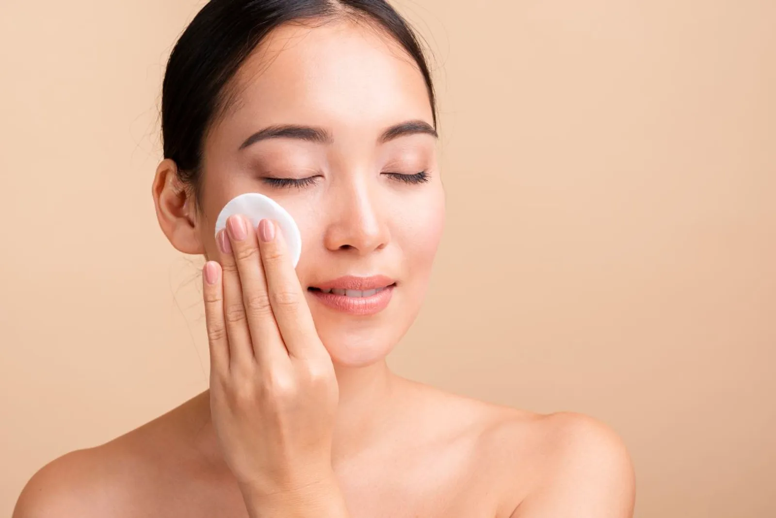 6 Urutan Pemakaian Skincare Malam dengan Retinol Serum