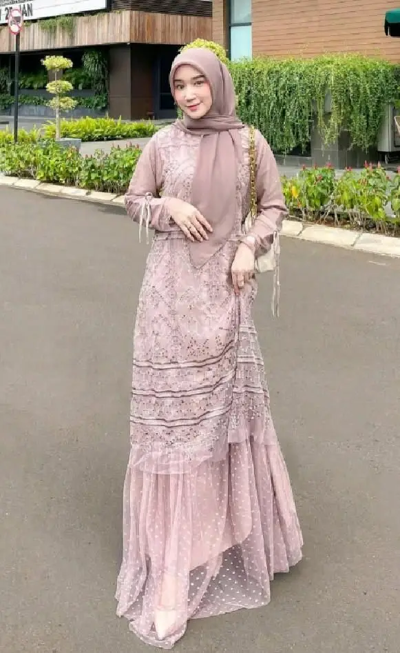 18 Model Gamis Brokat Terbaru untuk Remaja Kekinian