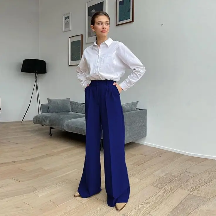 Celana Biru Cocok dengan Baju Warna Apa? Ini 8 Pilihannya