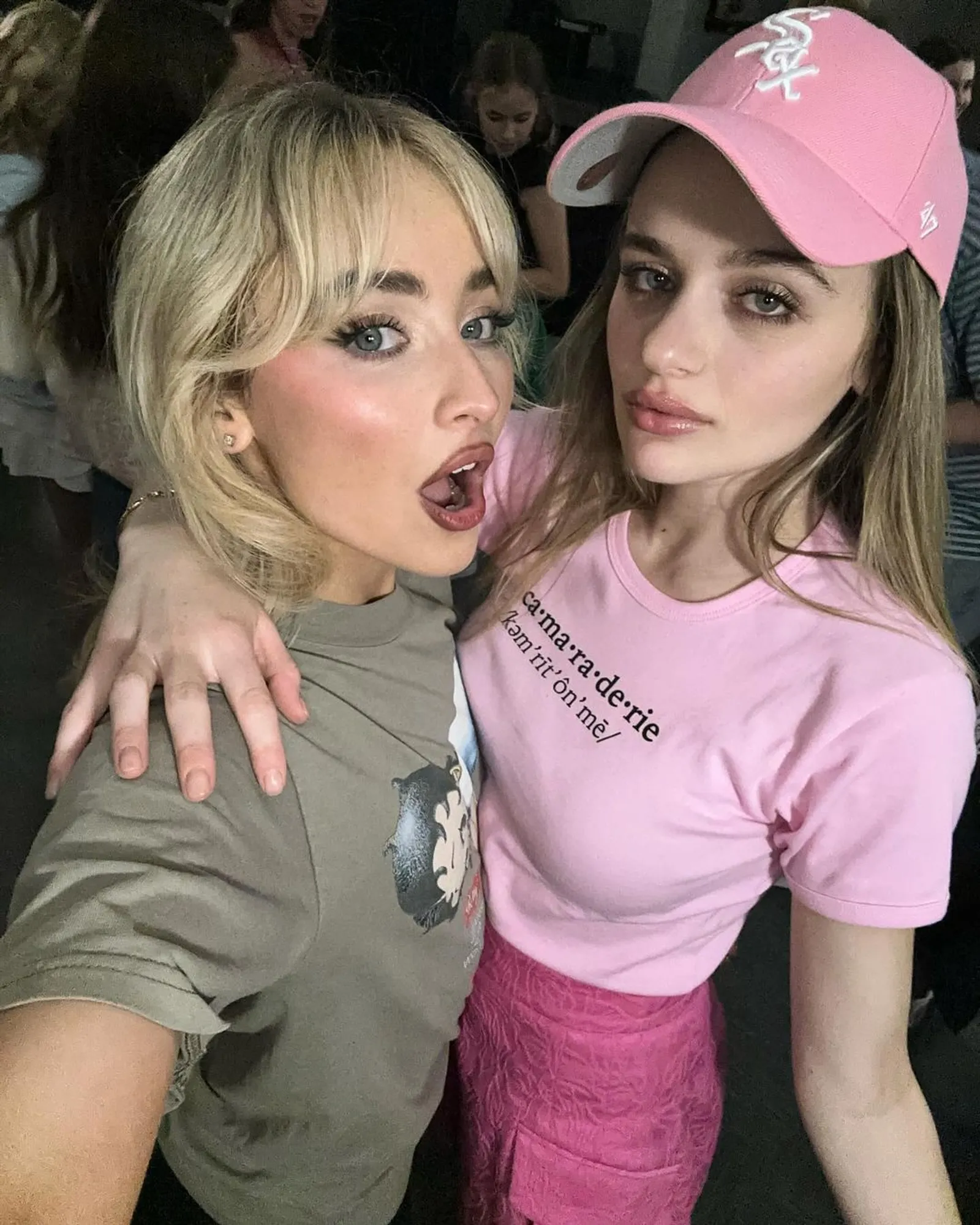 8 Momen Manis Persahabatan Sabrina Carpenter dan Joey King, Gemas!