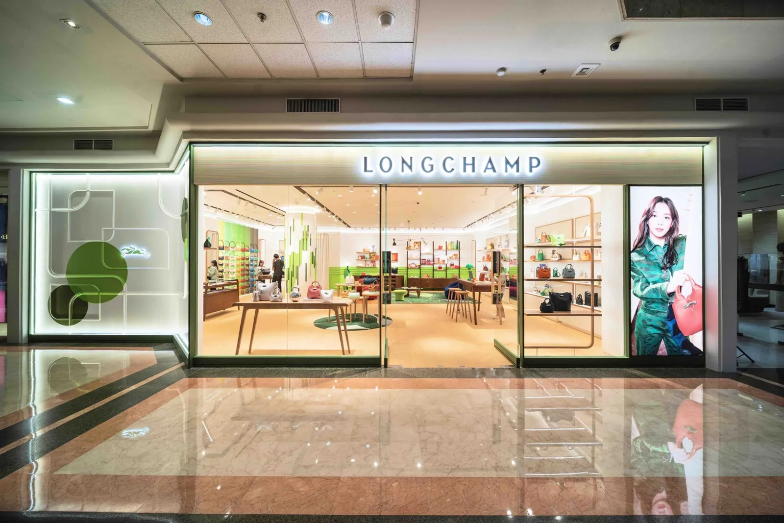 Longchamp Hadirkan Konsep Baru di Butik Plaza Senayan