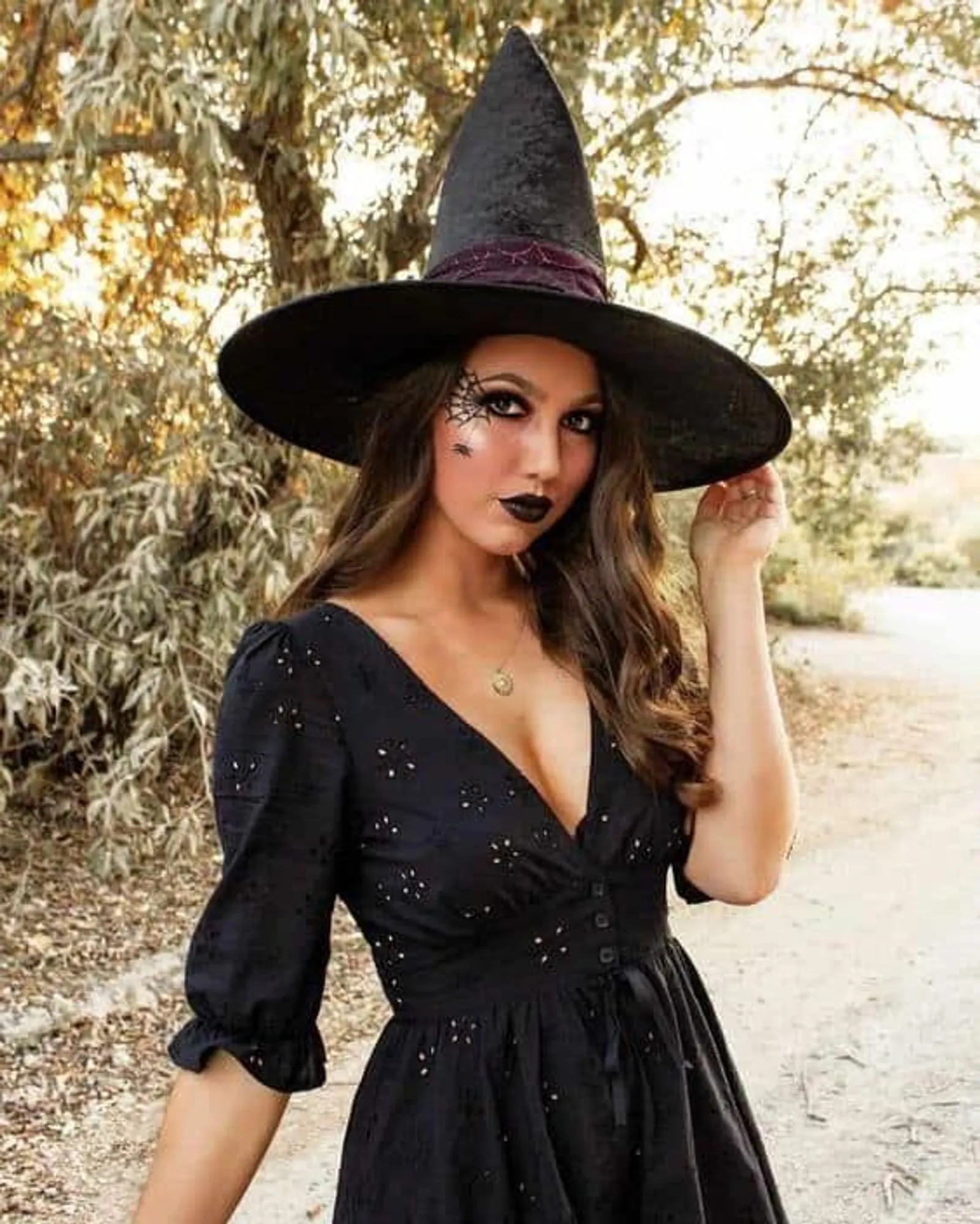 10 Kostum Halloween Simple untuk Wanita yang Lucu dan Seram