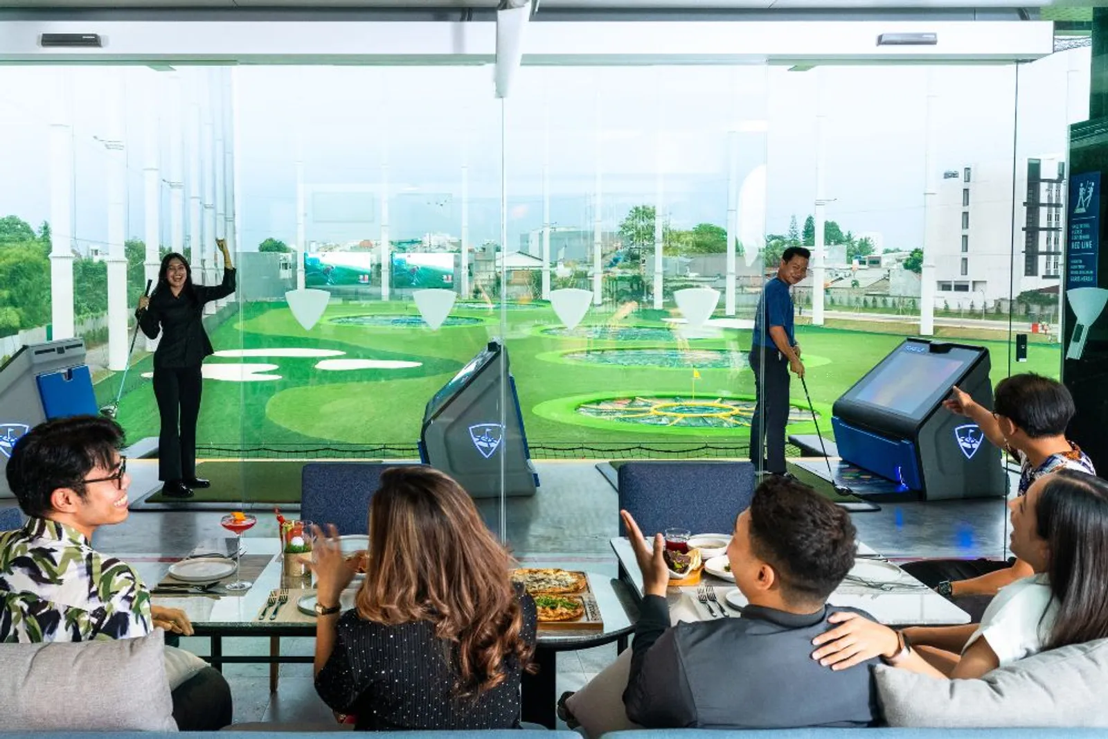 Family dan Pet Friendly, Ini 5 Hal Seru di Topgolf Jakarta