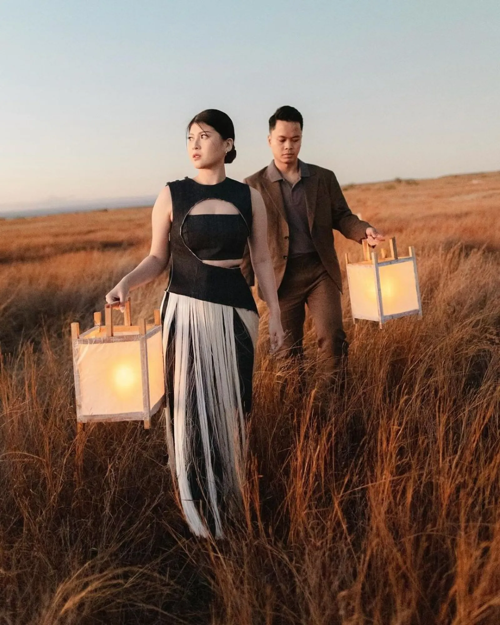 Tradisional dan Modern, 7 Potret Pre-Wedding Anthony Ginting & Mitzi