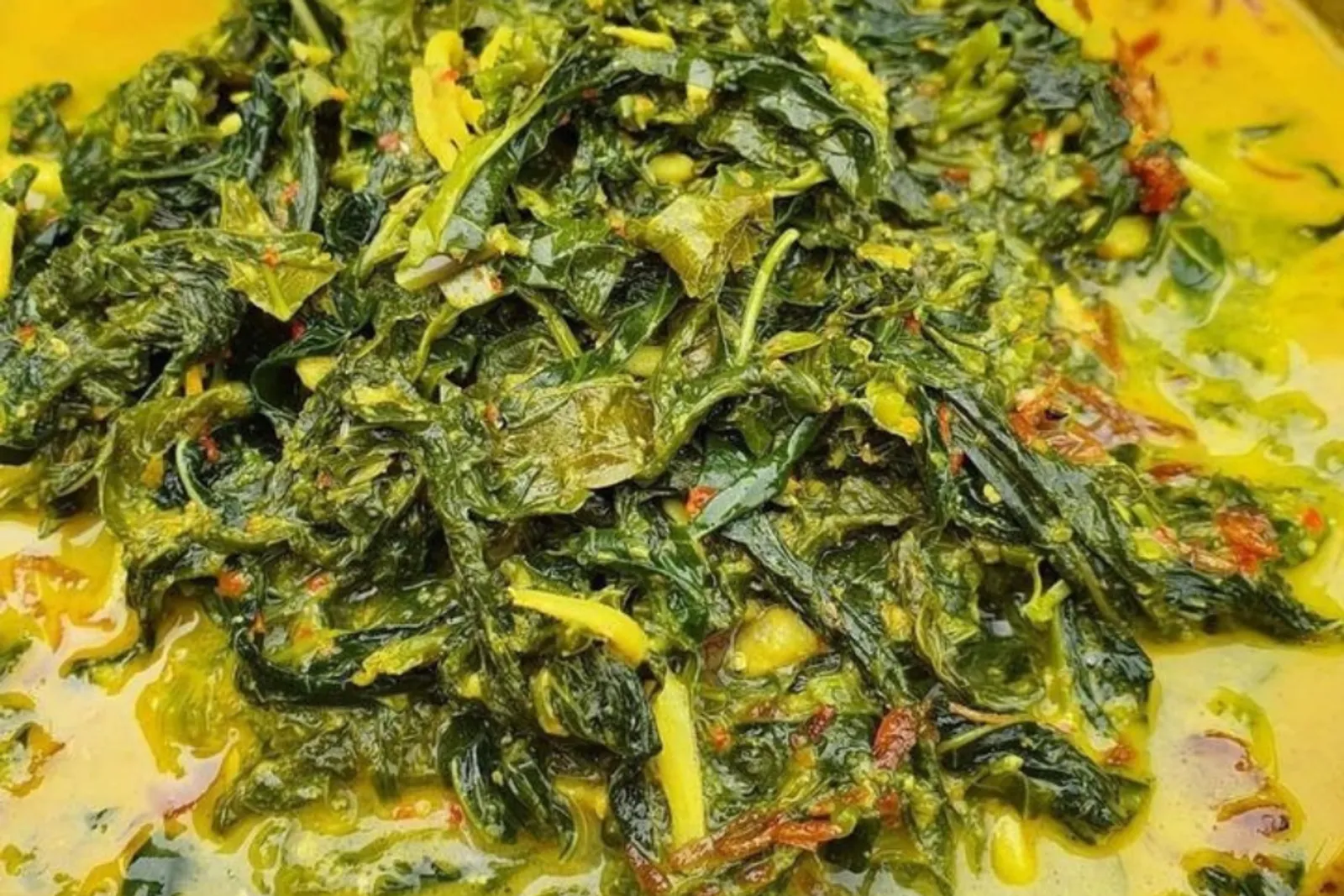 Resep Sayur Daun Singkong, Gurih dengan Kuah Santan