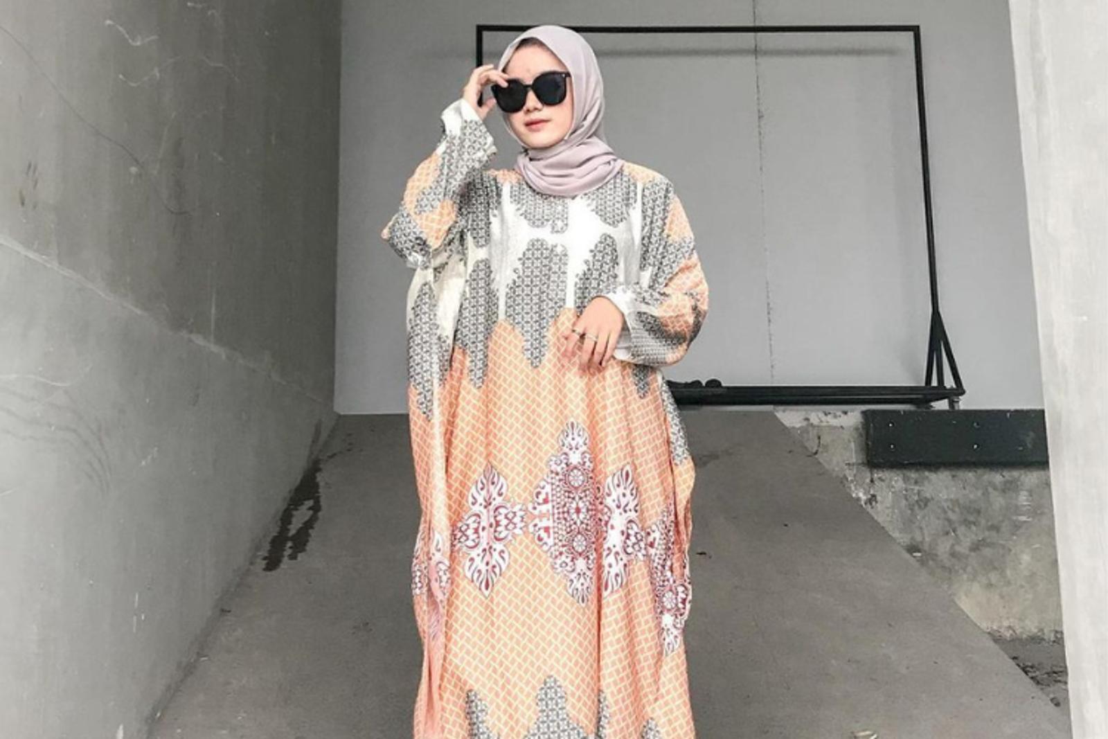 5 Model Kaftan Batik Cantik untuk Tampilan Etnik dan Chic