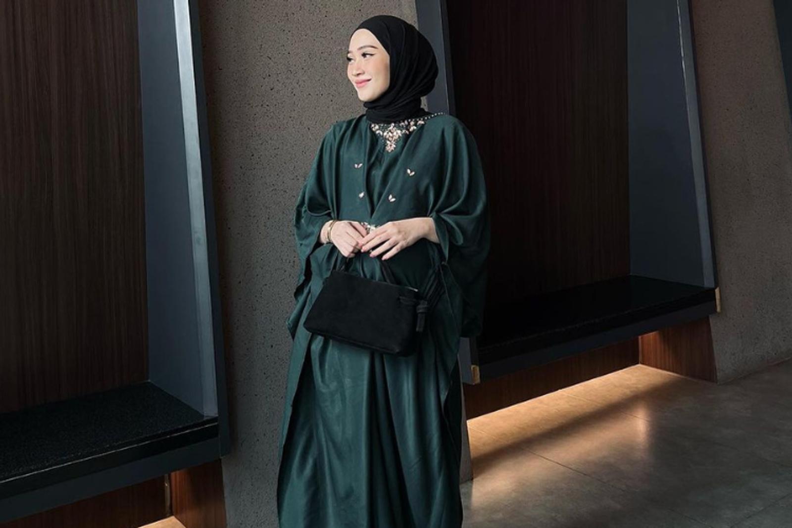 5 Gaya OOTD Kaftan Kondangan yang Stylish dan Anti Ribet
