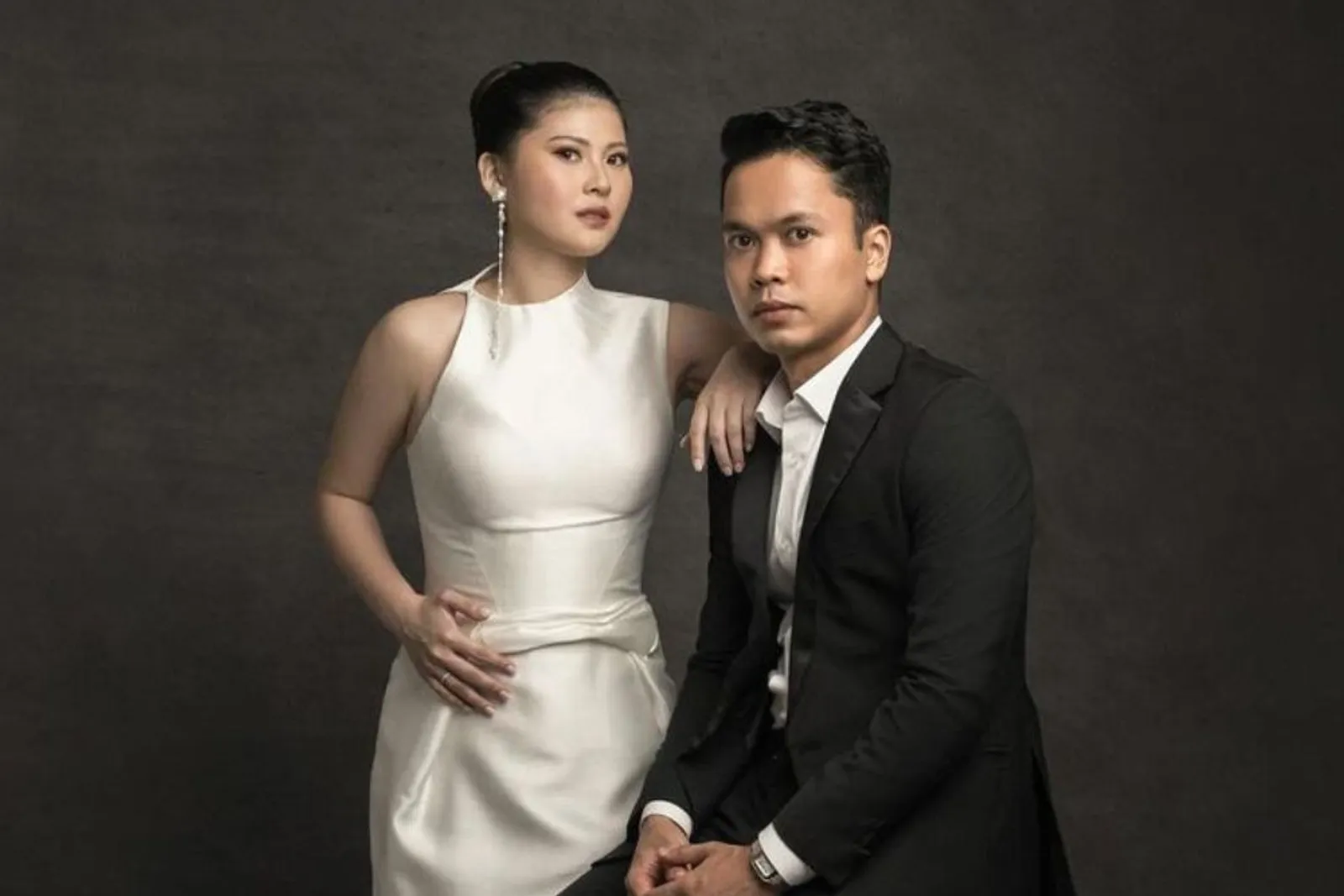 Tradisional dan Modern, 7 Potret Pre-Wedding Anthony Ginting & Mitzi