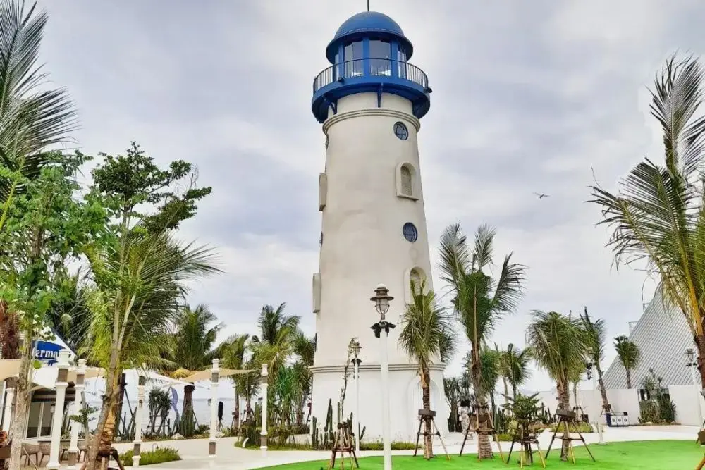 8 Spot Pantai Pasir Putih PIK 2 yang Wajib di Kunjungi