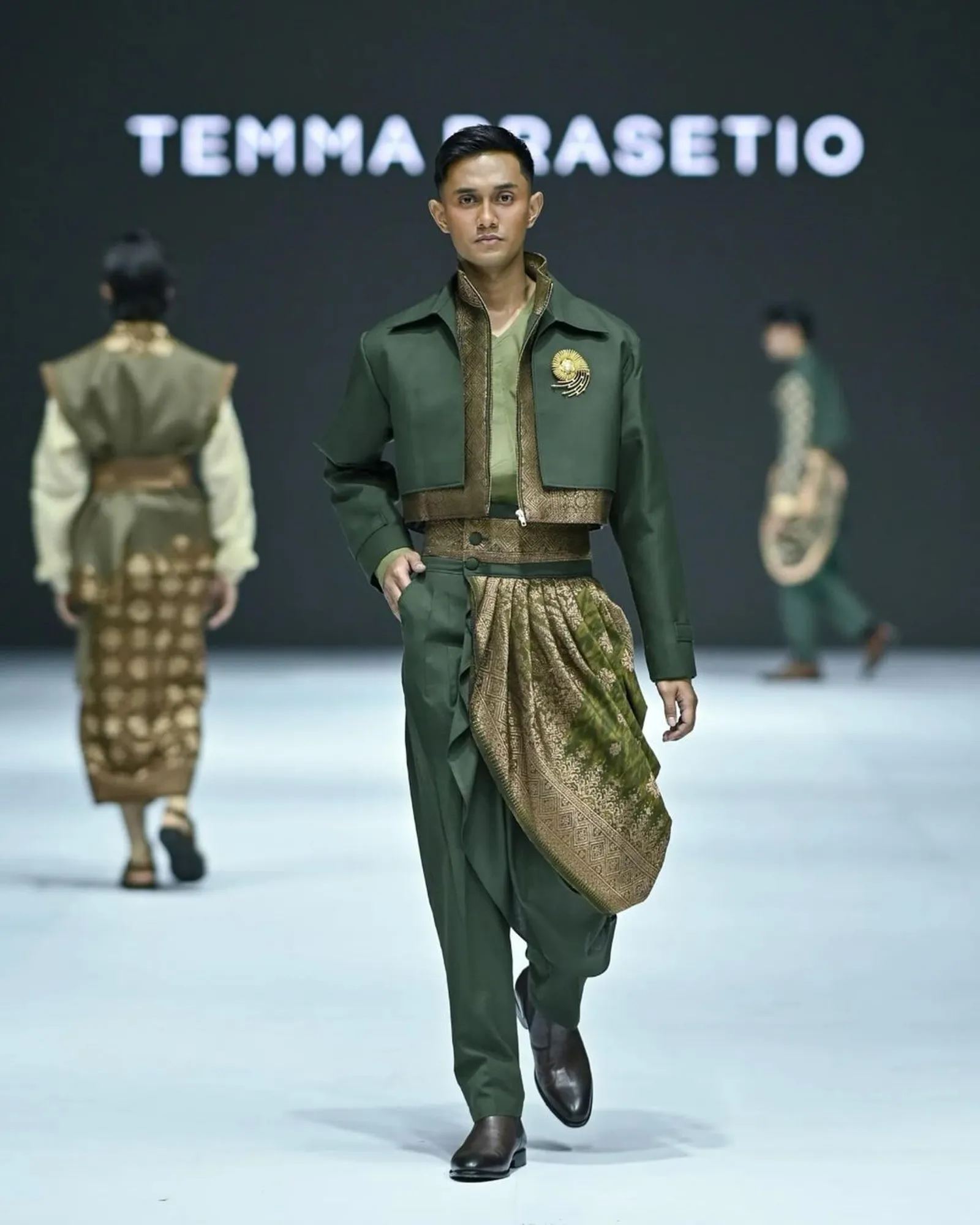 Karya Elegan Temma Prasetio & Maya Ratih dari Kain Songket Palembang