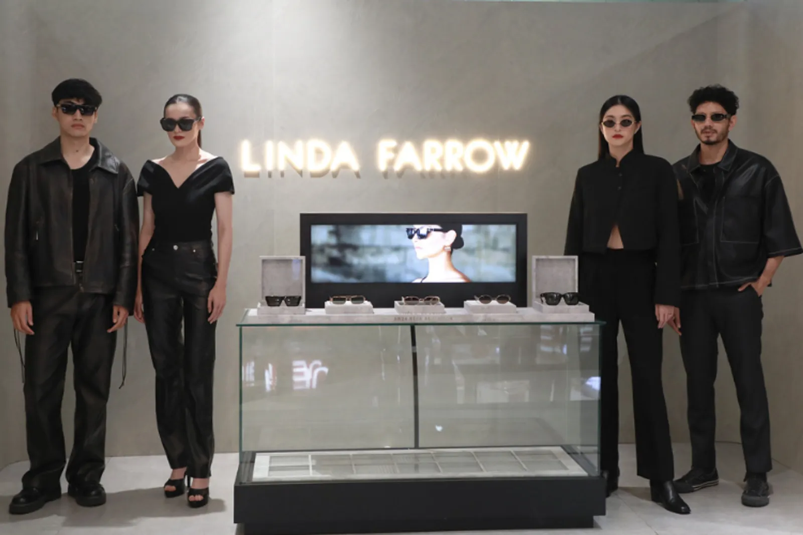 Koleksi Eyewear LINDA FARROW 'Neon Brutalism' Hadir di Optik Seis