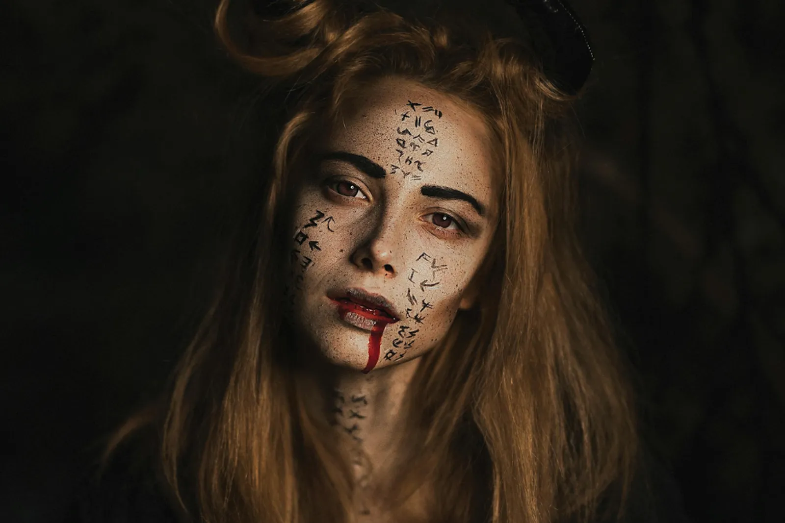 10 Ide Makeup Halloween Simpel untuk Cewek, Coba Ikuti!