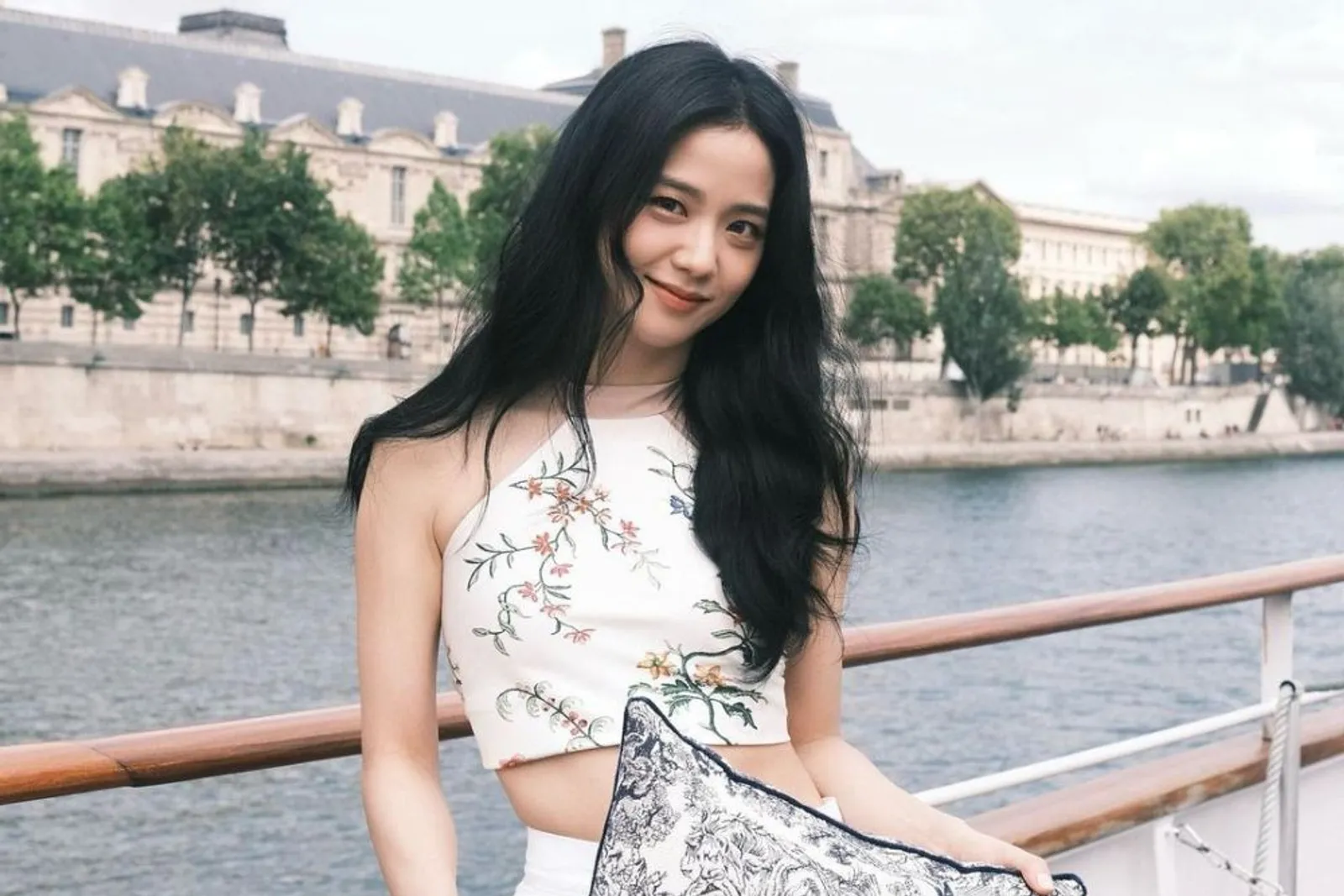 8 Fakta Keluarga Jisoo 'BLACKPINK', Visualnya Menawan Semua!