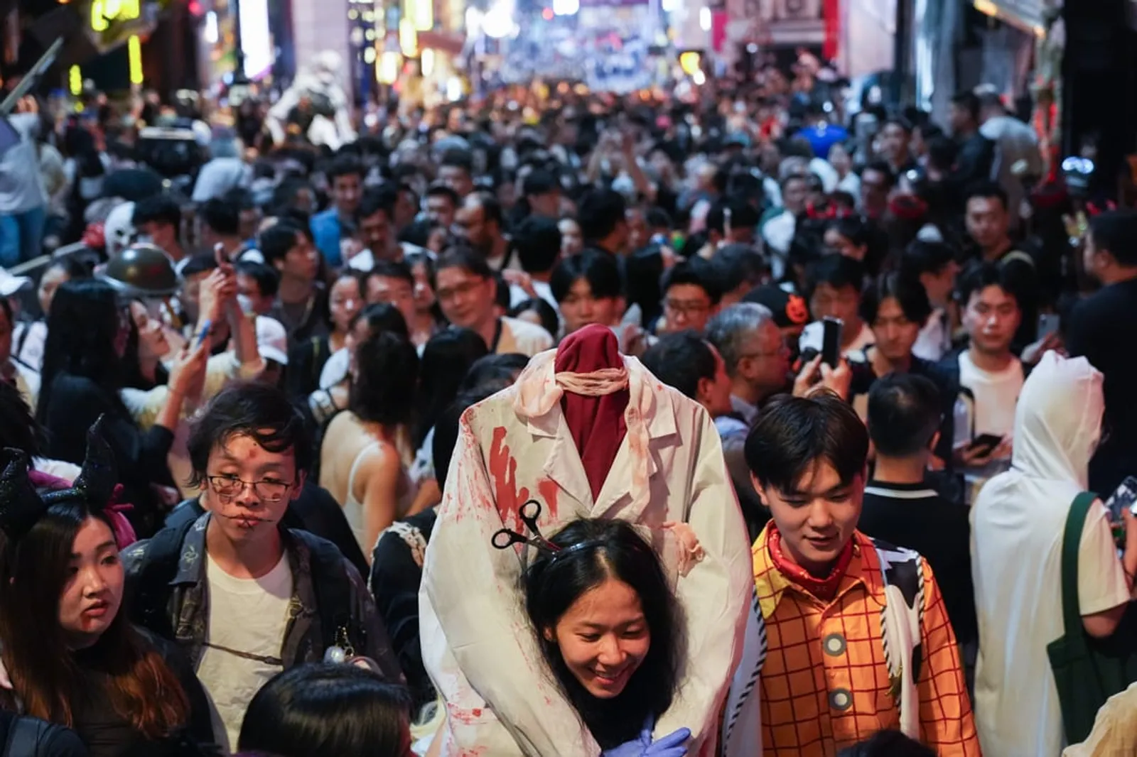 Penuh Euforia! Ini 10 Potret Keseruan Halloween di Hong Kong