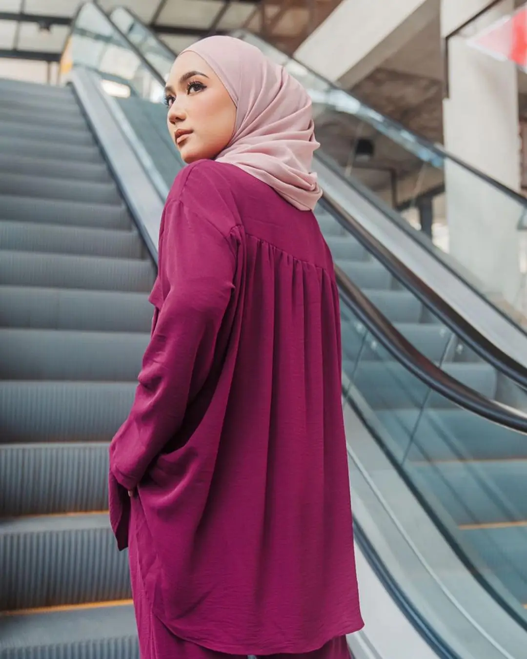 Baju Warna Magenta Cocok dengan Jilbab Warna Apa? Ini Idenya