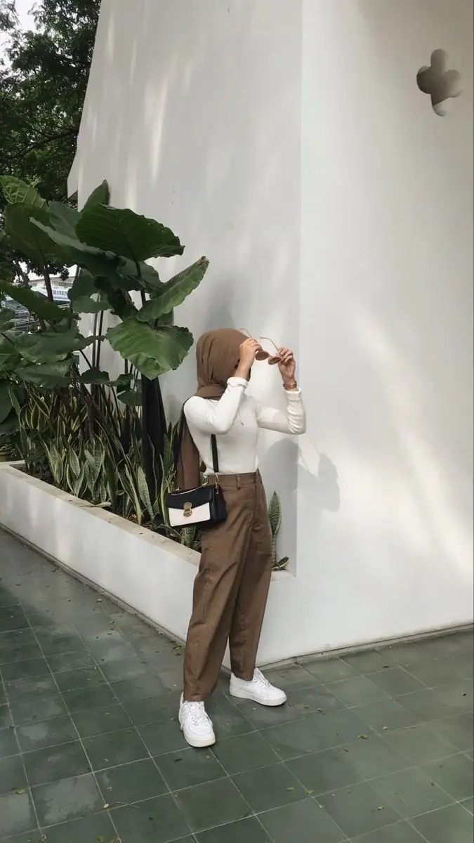 Celana Mocca Cocok dengan Baju Warna Apa? Ini 6 Pilihannya