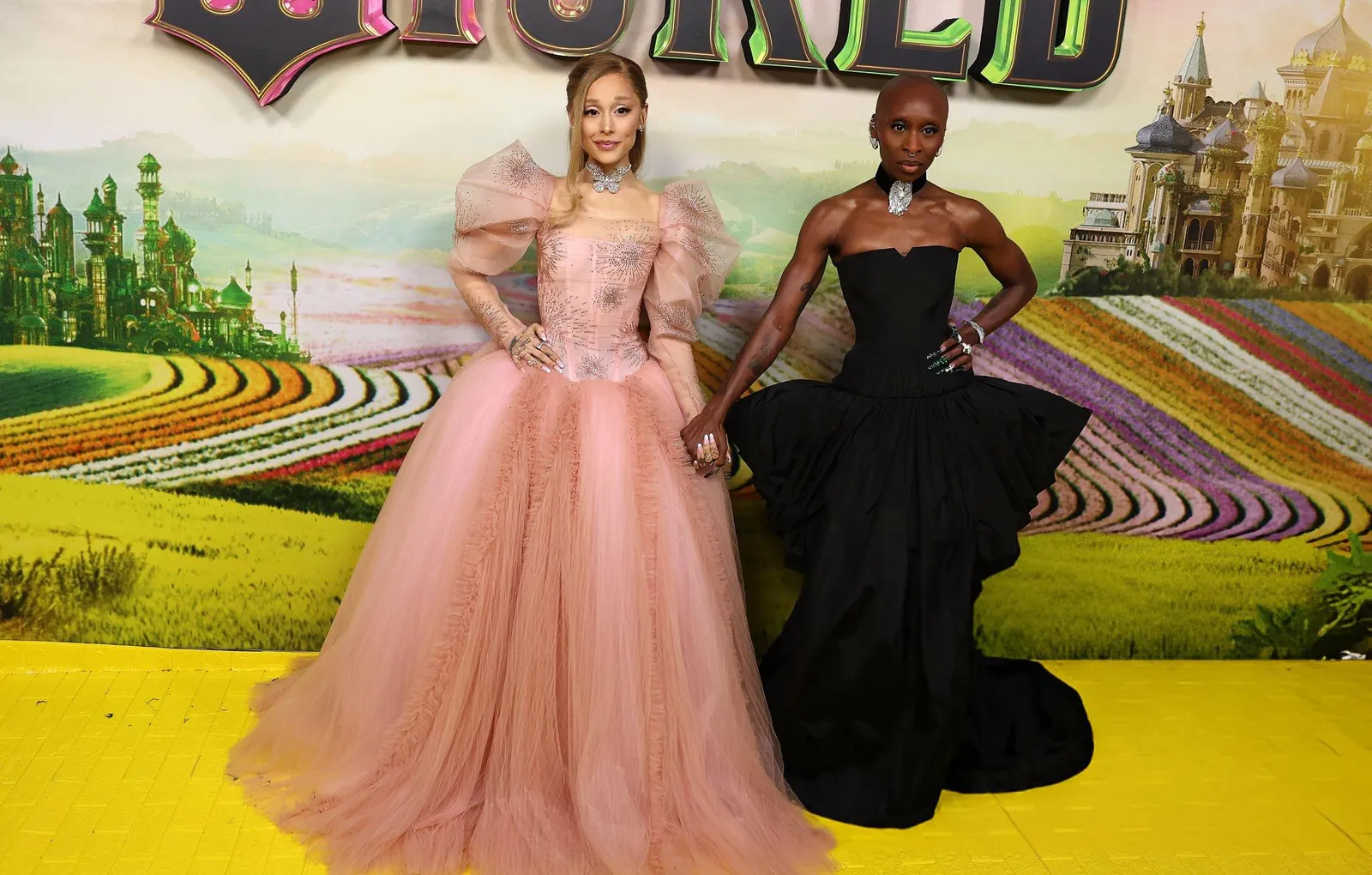 Gaya Glamor Ariana Grande dan Cynthia Erivo di Premiere Film "Wicked"