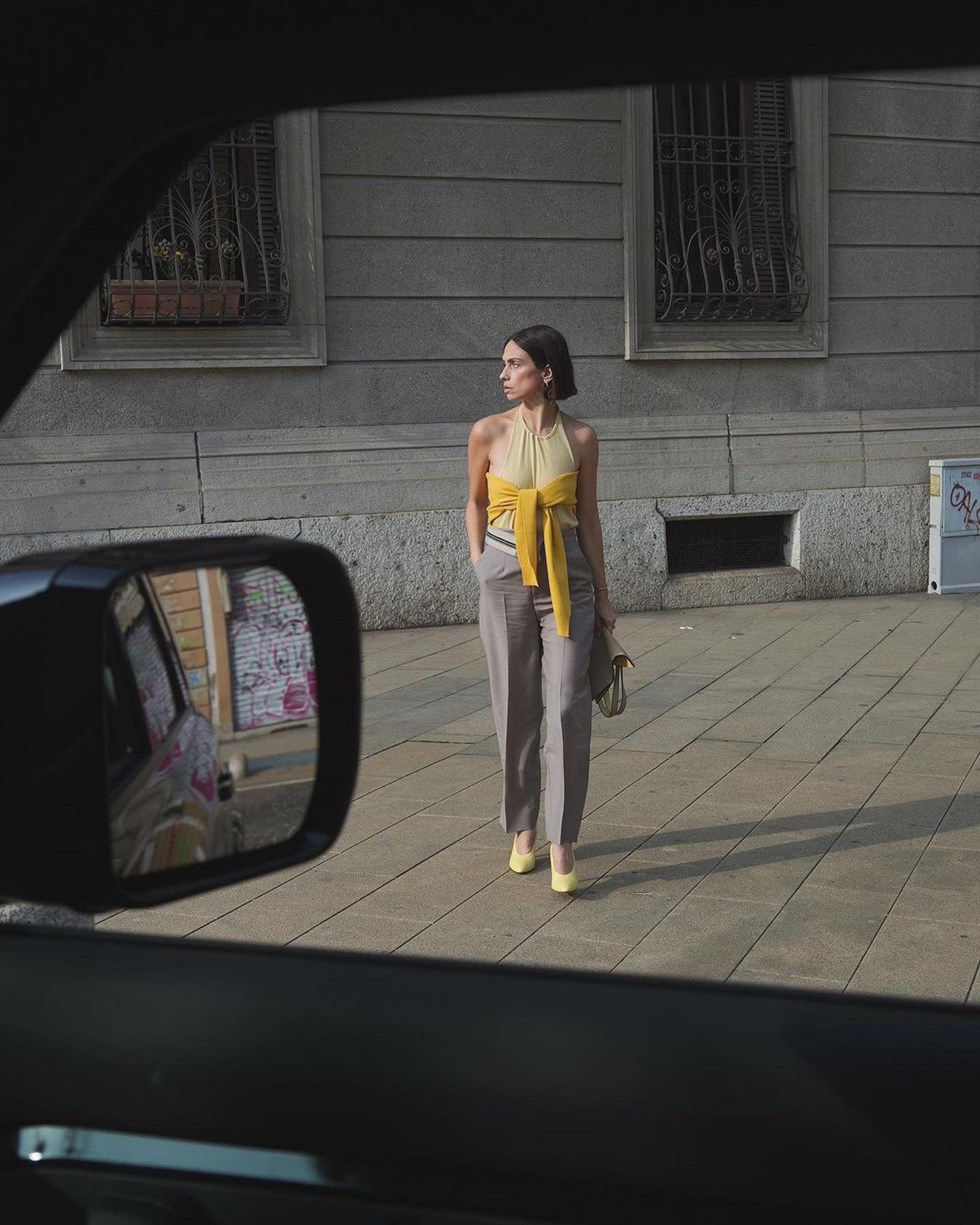 5 Model Celana untuk Lengkapi Halter Neck Tank Top Outfit yang Modis