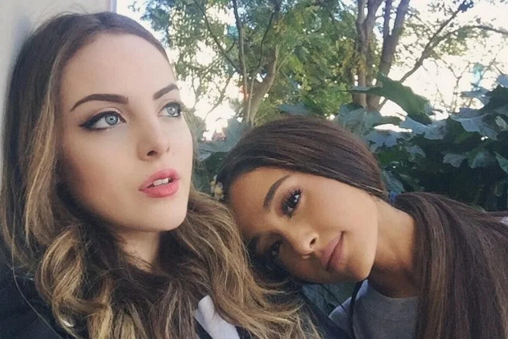 6 Fakta Persahabatan Ariana Grande dan Liz Gillies, Berkarier Bareng!