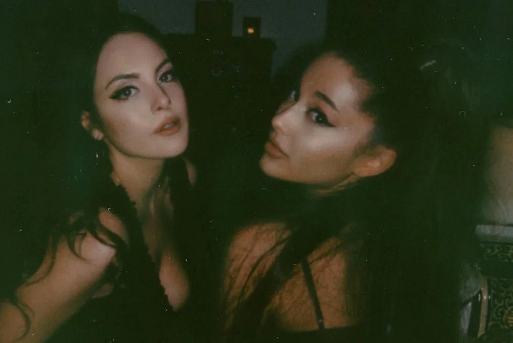 6 Fakta Persahabatan Ariana Grande dan Liz Gillies, Berkarier Bareng!