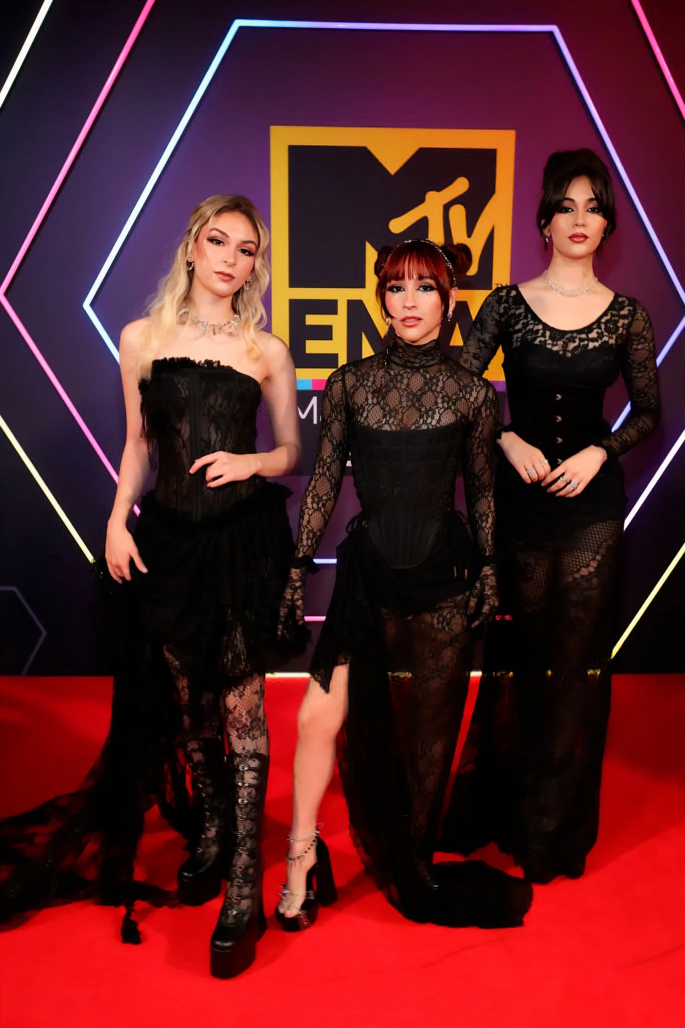 Deretan Gaya Outfit Panggung Seleb di MTV EMAs 2024