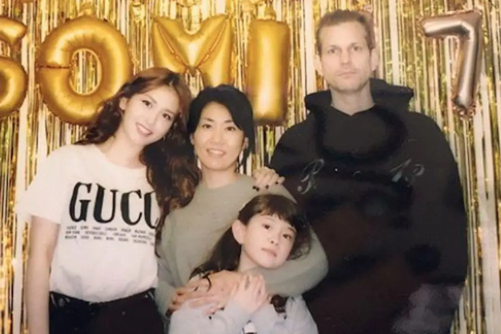 7 Fakta Keluarga Jeon Somi yang Disebut Family Goals