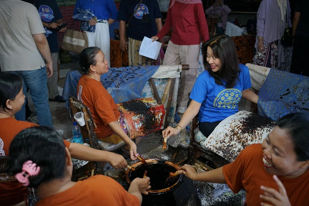 Lestarikan Budaya, OREO Salurkan Donasi Rp1 Miliar untuk Perajin Batik