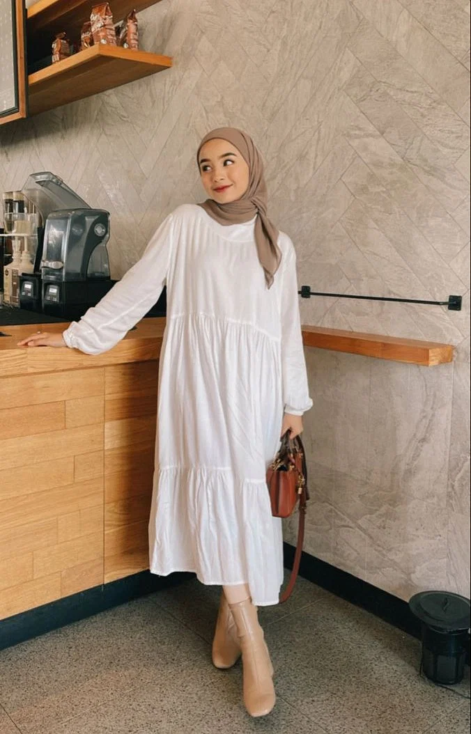 Gamis Putih Cocok dengan Jilbab Warna Apa? Ini 7 Pilihannya