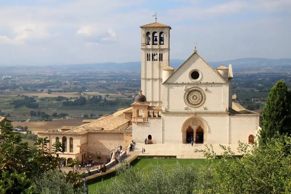 7 Kuil dan Gereja Bersejarah di Italia, Jejak Spiritual yang Indah