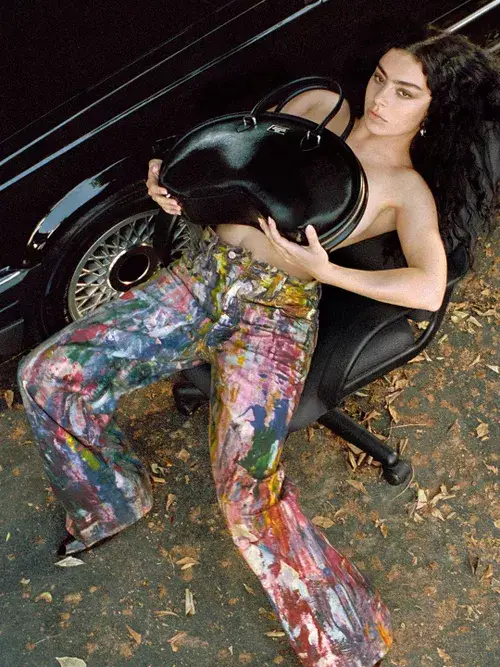 Charli XCX Jadi Wajah Baru Acne Studios di Campaign Spring/Summer 2025