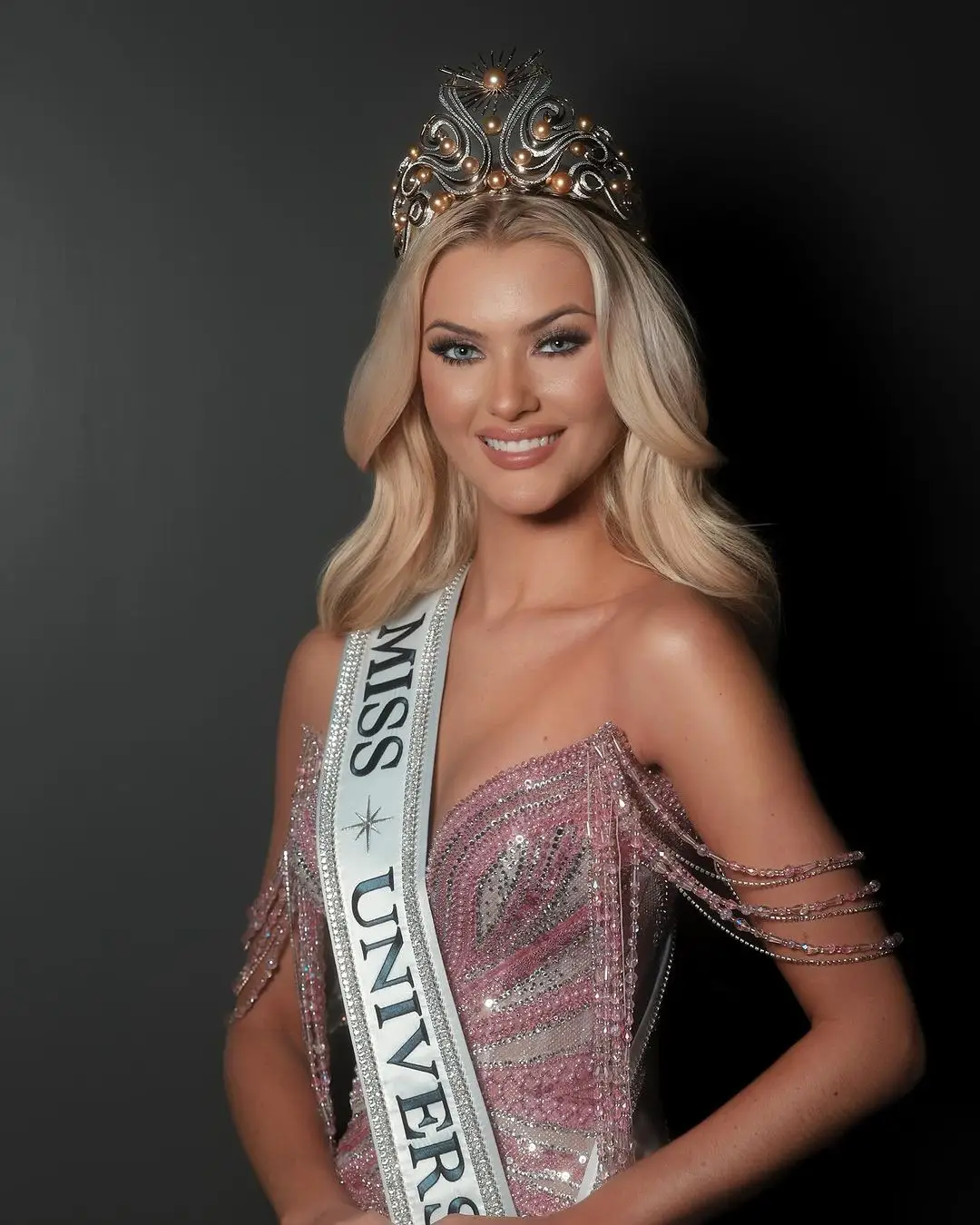 Profil Victoria Kjaer Theilvig, Miss Universe Pertama dari Denmark