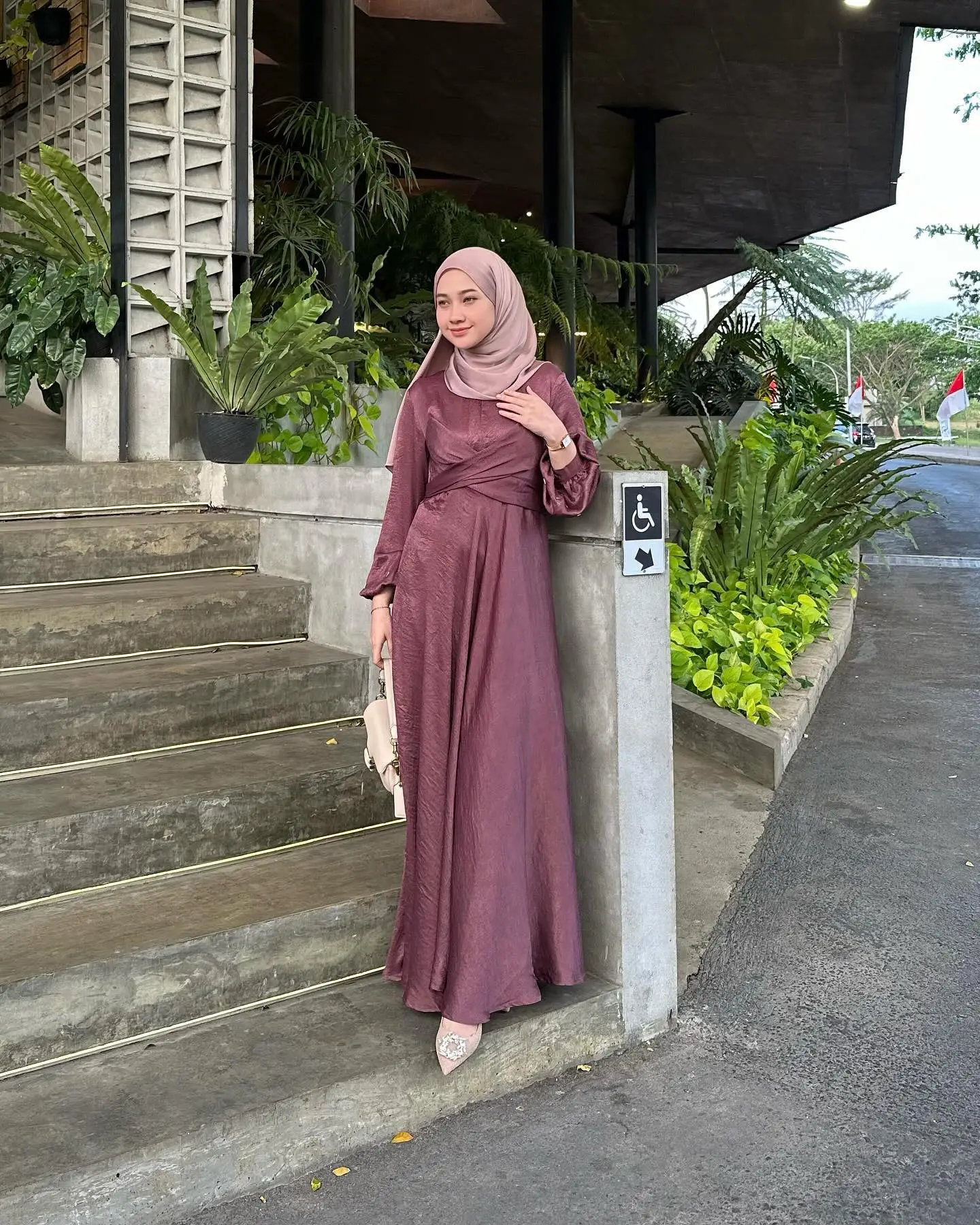 8 Model Dress Pesta Simple Elegan a la Selebgram Indonesia