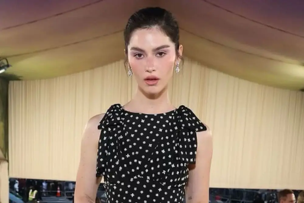 Gaya Makeup Gracie Abrams, Statement dan Dramatic! 