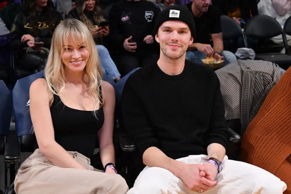 Kisah Cinta Nicholas Hoult dan Bryana Holly, Dikabarkan Sudah Menikah!