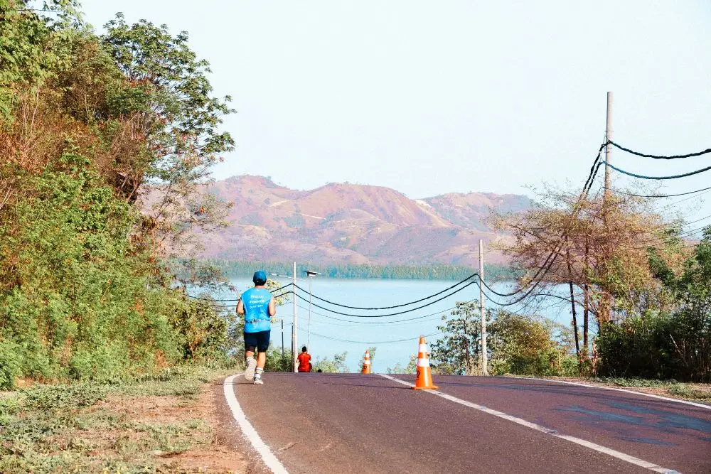 Menikmati Keindahan Labuan Bajo Lewat Rute Lari yang Menantang 