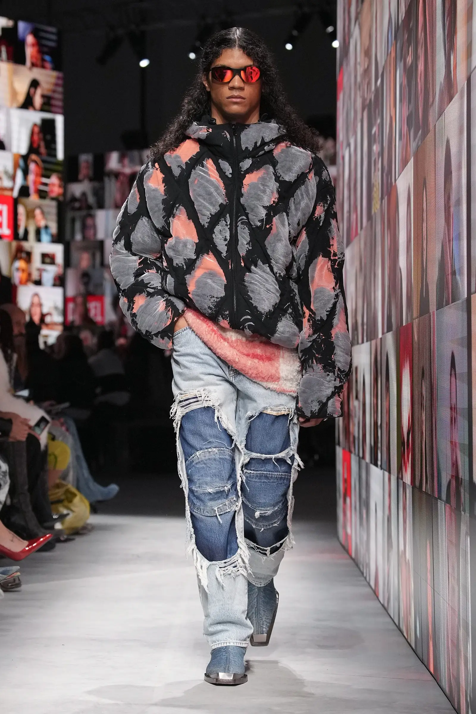 7 Kreasi Unik Celana Panjang Denim dari Runway Fall/Winter 2024